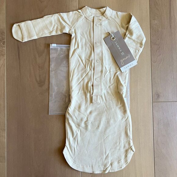 NWT Goumi Kids Soybean Baby Gown SZ 0-3 mo Snap Bamboo Sleeper Jamms - Picture 1 of 3